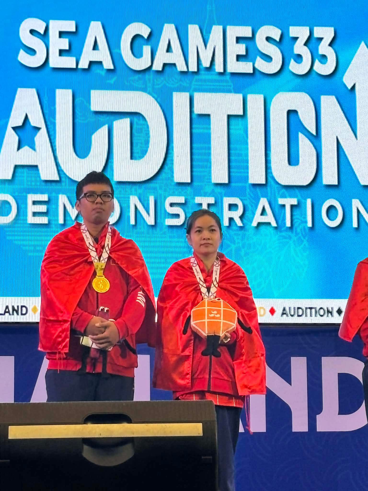 Lê Ngọc Trường Giang giành HCV đôi nam nữ và HCB nội dung đơn nam