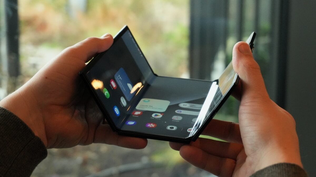Galaxy Z TriFold có gập được 200.000 lần như Samsung tuyên bố? - 2