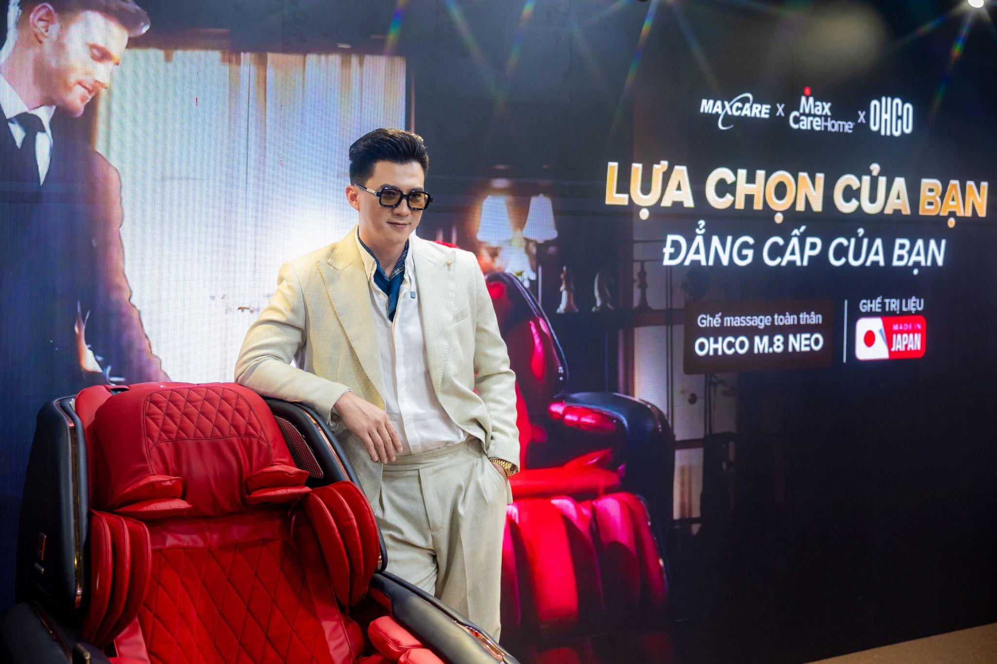 Diễn viên Hà Việt Dũng tin chọn ghế massage hỗ trợ trị liệu OHCO M.8 NEO LE từ Nhật Bản