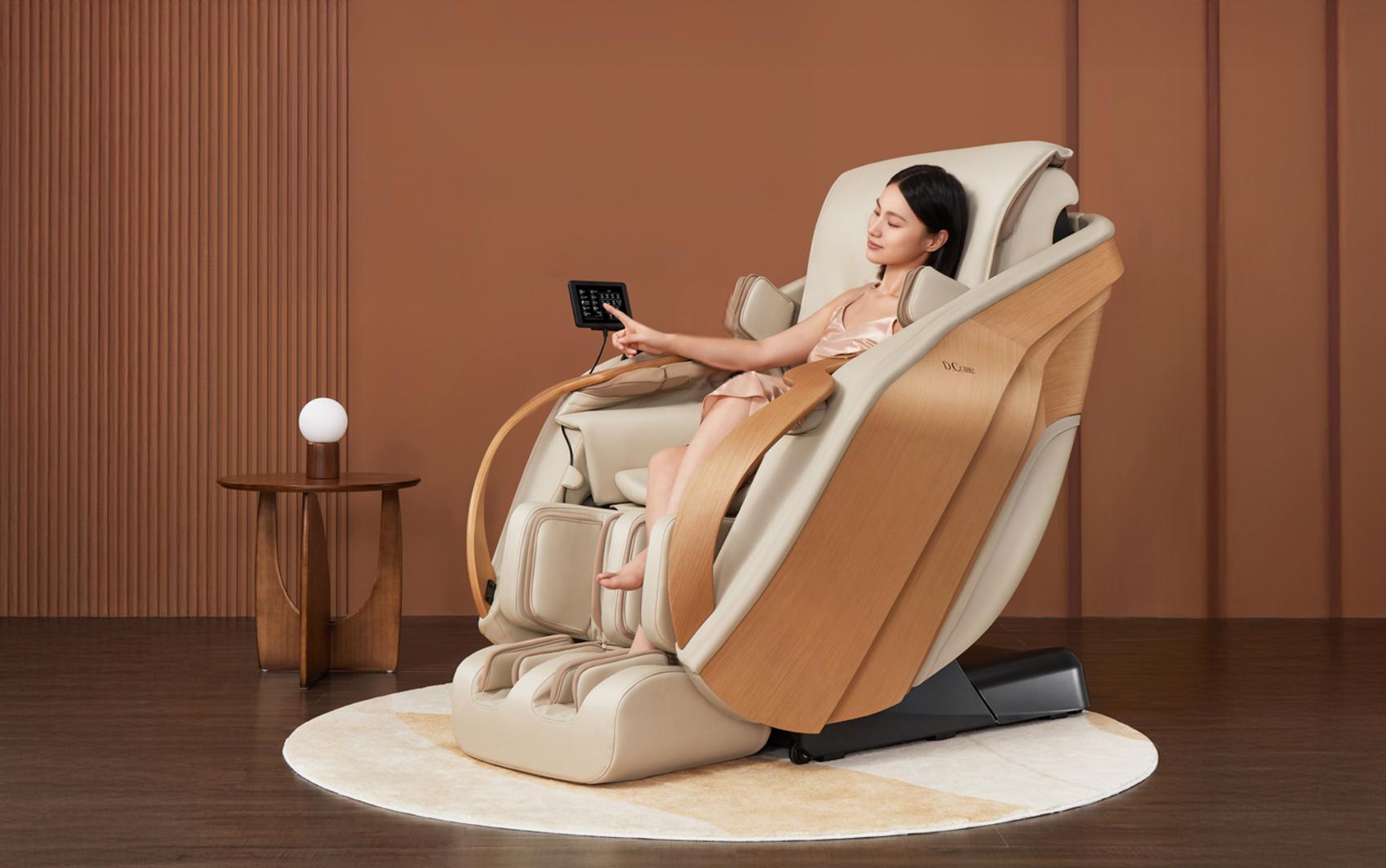 Ghế massage hỗ trợ trị liệu tác động sâu vào các vùng đau mỏi, mang lại cảm giác thư giãn và hồi phục từ bên trong