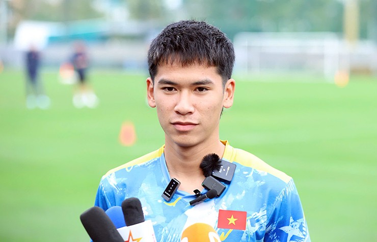 Lê Văn Thuận trả lời báo chí chiều ngày 25/12.