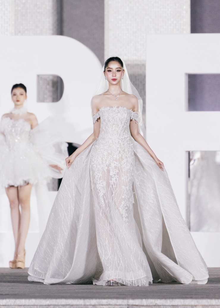 Hình ảnh mới nhất của Ngô Hiền tại đêm thi thời trang trong khuôn khổ Miss World Vietnam 2025.