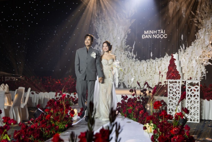 Tiệc cưới 'cánh đồng hoa' của Đoàn Minh Tài - Sunny Đan Ngọc - 3