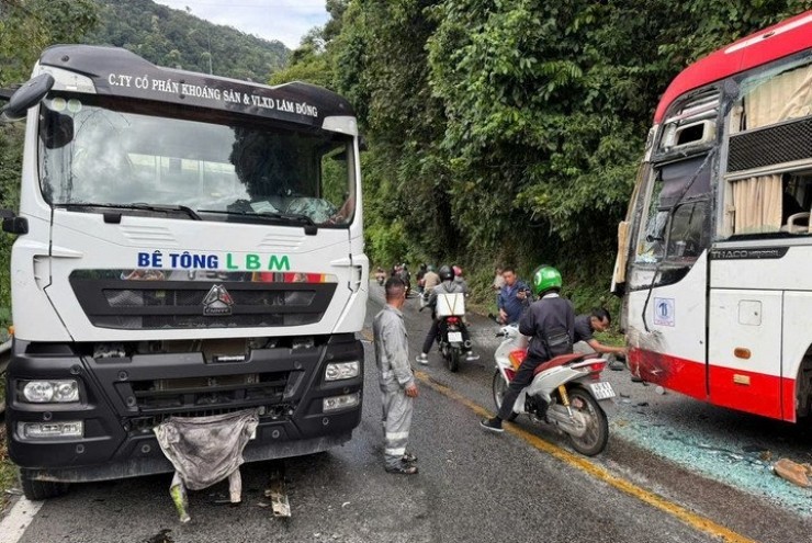 Xe đầu kéo mất phanh, gây tai nạn liên hoàn trên đèo Bảo Lộc