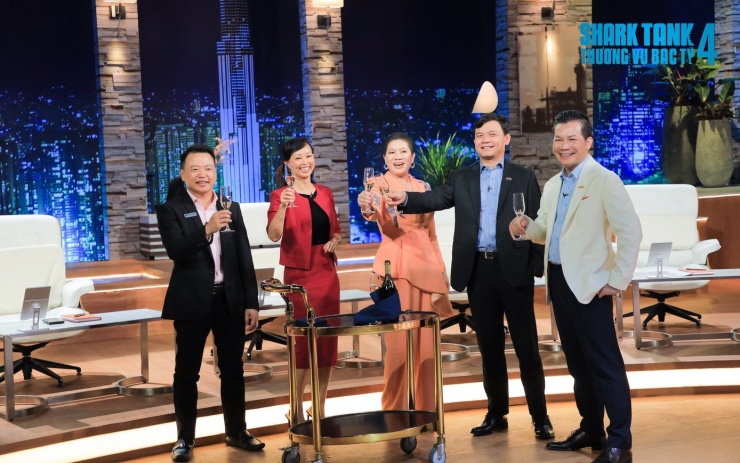 Khi những người dẫn đường cho giới khởi nghiệp vướng ồn ào, uy tín của Shark Tank cũng giảm sút.