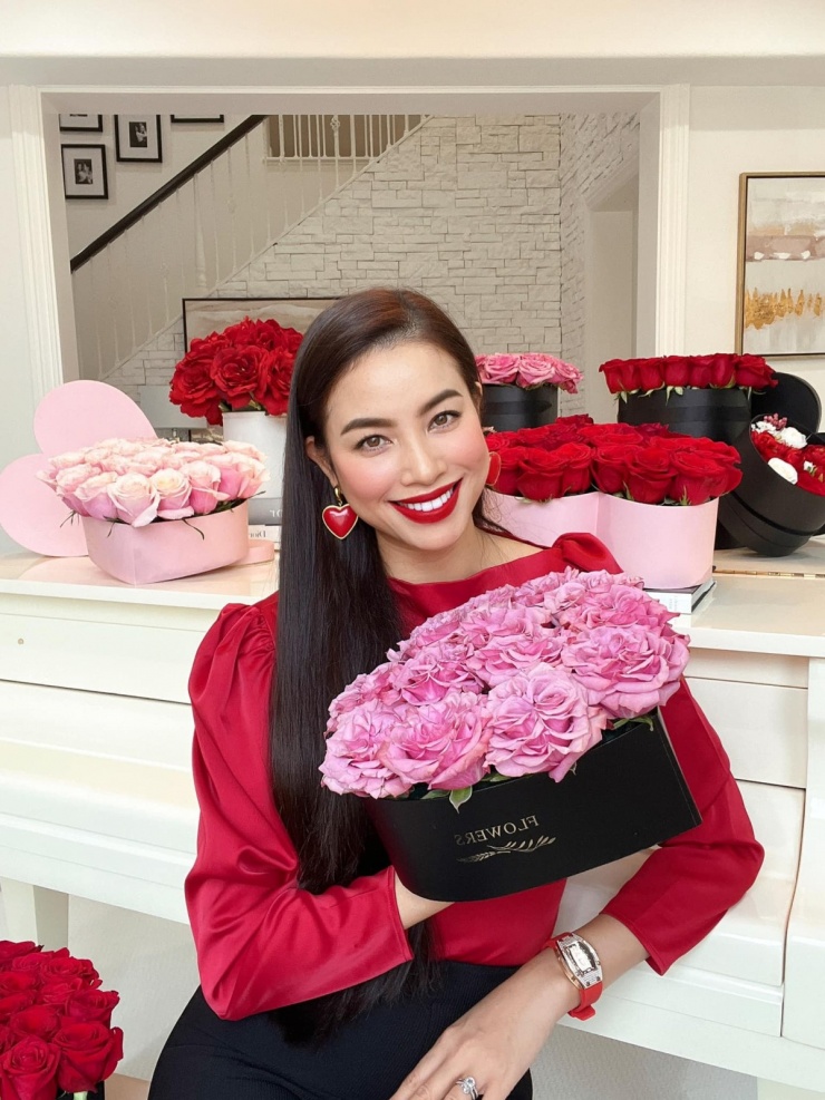 Phạm Hương đeo đồng hồ hơn 10 tỷ đồng trong tiệc Giáng sinh - 3