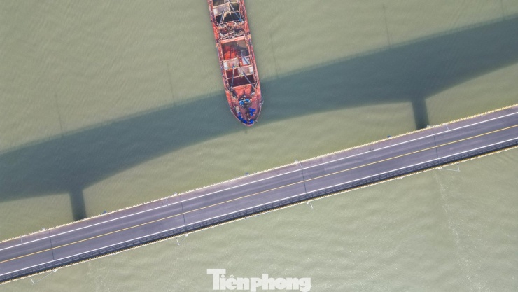 Tổng mức đầu tư gần 1.000 tỷ đồng bao gồm chi phí xây dựng cầu chính, đường dẫn hai đầu cầu và các hạng mục bảo đảm an toàn giao thông, phòng chống sạt lở.