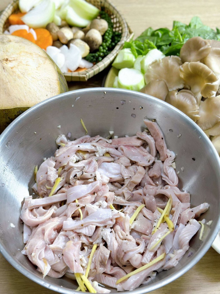 Cách làm dạ dày hầm tiêu xanh: Dạ dày ướp đơn giản, mắm, tiêu, hành tỏi gừng