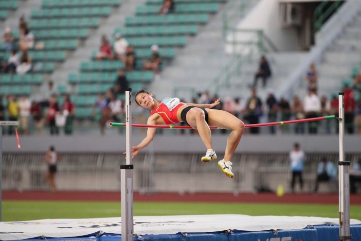 Kim Anh xuất sắc với tấm HCV nhảy cao SEA Games 33 sẽ cần hành trình rèn luyện dài hơn để hướng tới đấu trường Asiad (ảnh Quý Lượng)