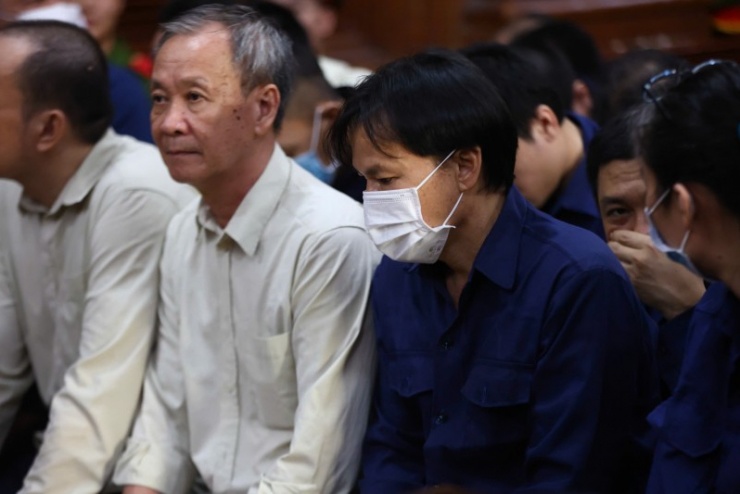 Các bị cáo đồng phạm của Lê Tấn Hòa tại tòa chiều 26/12.