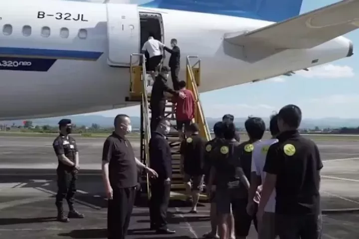 Gần 1.000 đối tượng bị đưa về Trung Quốc sau chiến dịch chống lừa đảo quốc tế