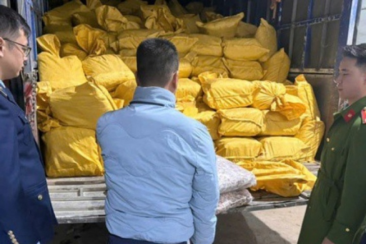 Phát hiện gần 12 tấn chân gà đông lạnh không rõ nguồn gốc tại Cao Bằng