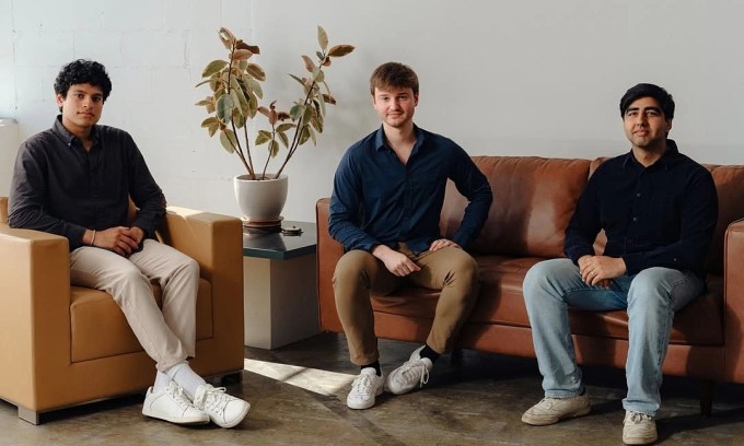 Từ trái sang, Adarsh Hiremath, Brendan Foody và Surya Midha. Ảnh: Mencor