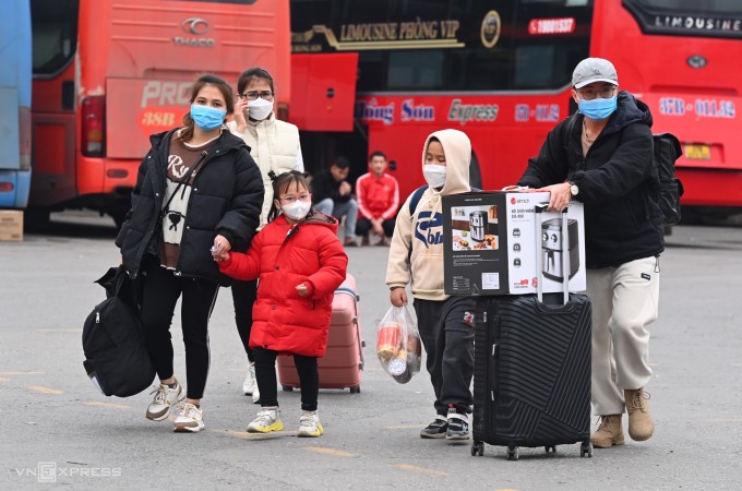 Người dân rời Hà Nội về quê nghỉ Tết Dương lịch năm 2023. Ảnh: Giang Huy