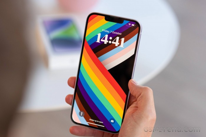 iPhone 14 Plus sở hữu màn hình OLED