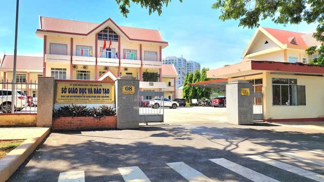 Theo thống kê của Sở GD-ĐT tỉnh Đắk Lắk, 38 xã, phường hiện nợ hơn 38,6 tỉ đồng tiền dạy thêm giờ của giáo viên