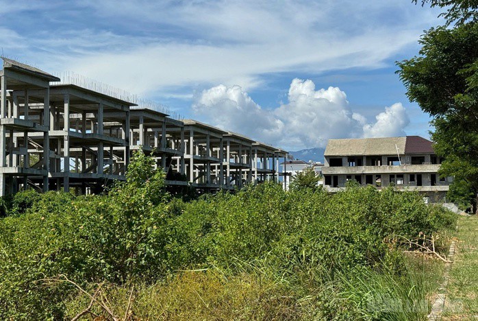 Nhiều công trình xây dựng dở dang trong Khu đô thị sinh thái Golden Hills City