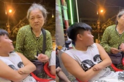 Xúc động clip thanh niên khuyết tật từ chối nhận tiền của cụ bà bán vé số