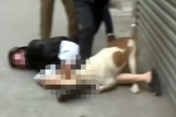 Nạn nhân kể phút kinh hoàng bị bố con hàng xóm chặn xe, xua chó dữ tấn công