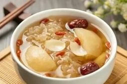 Ba công thức biến tấu quả lê dưỡng phổi ngày đông