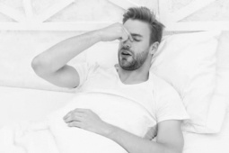4 dấu hiệu khi ngủ của đàn ông có tuổi thọ ngắn