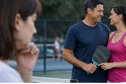 Chơi pickleball để giữ lửa hôn nhân, chồng tôi thân mật với cô gái kém 15 tuổi