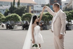 Con rể cao gần 2m, bố mẹ vợ ở Đồng Nai sửa nhà từ cầu thang đến bồn rửa mặt