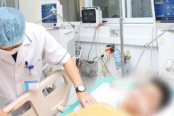 Nam thanh niên hôn mê khi truyền dịch giải rượu