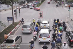 Hàng trăm xe máy bị phạt nguội mức tiền triệu tại một nút giao ở Hà Nội ngày 25/12