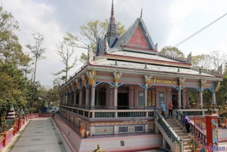 Ngôi chùa ốp chén, đĩa vỡ, lưu giữ 2 chiếc giường đặc biệt của công tử Bạc Liêu