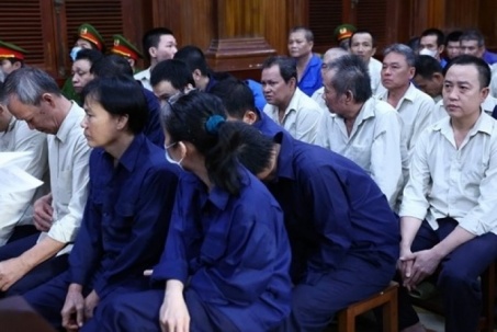 Tuyên án 53 bị cáo trong vụ án buôn lậu 1,7 triệu lít dầu