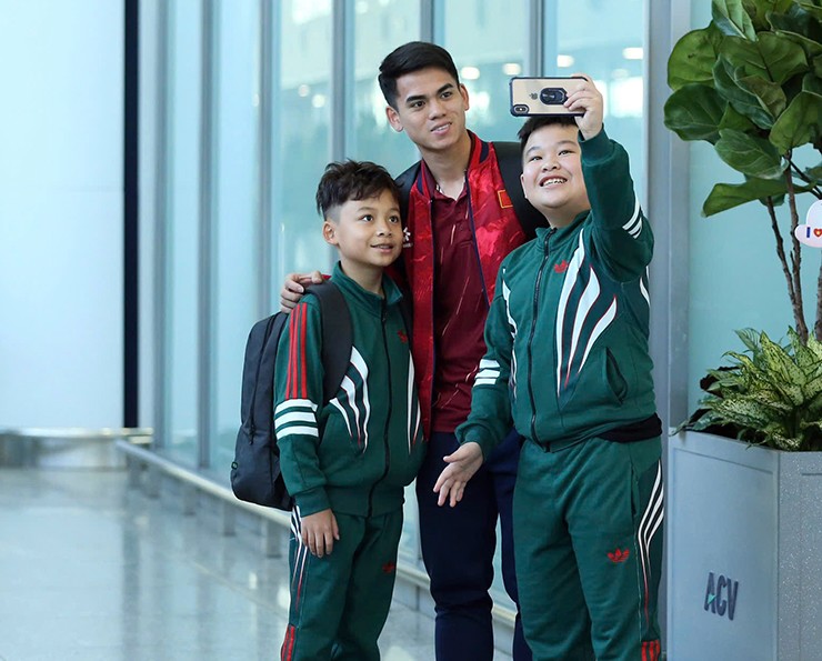 Đình Bắc lỡ hẹn trao giải Quả bóng vàng vì làm nhiệm vụ với U23 Việt Nam - 7