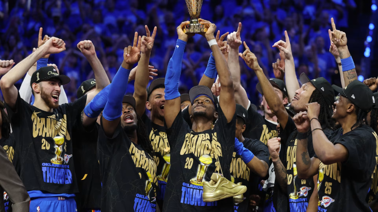 Oklahoma City Thunder gây sốt với chức vô địch giải bóng rổ hàng đầu hành tinh
