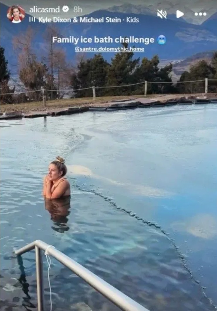 Alica Schmidt tắm nước lạnh tại Ý