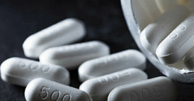 Bé gái suýt chết do uống 8 viên paracetamol chữa đau đầu