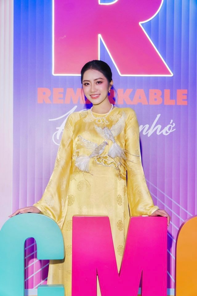 Hoa hậu Hà Trúc Linh diện áo dài với họa tiết ý nghĩa tại các sự kiện cuối năm - 7