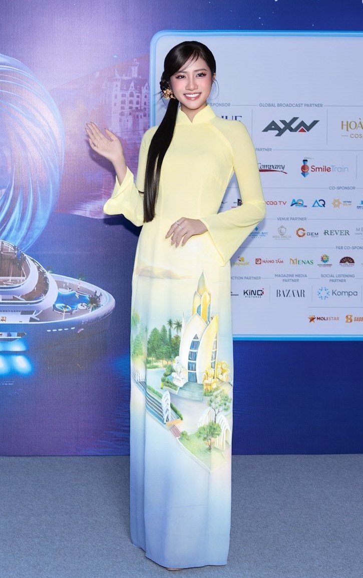 Hoa hậu Hà Trúc Linh diện áo dài với họa tiết ý nghĩa tại các sự kiện cuối năm - 12