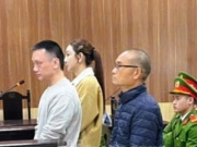 Hình ảnh vợ chồng trùm giang hồ Vi "ngộ" hầu tòa sáng 26-12