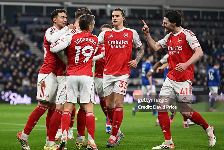 Arsenal quyết tâm đua vô địch Ngoại hạng Anh