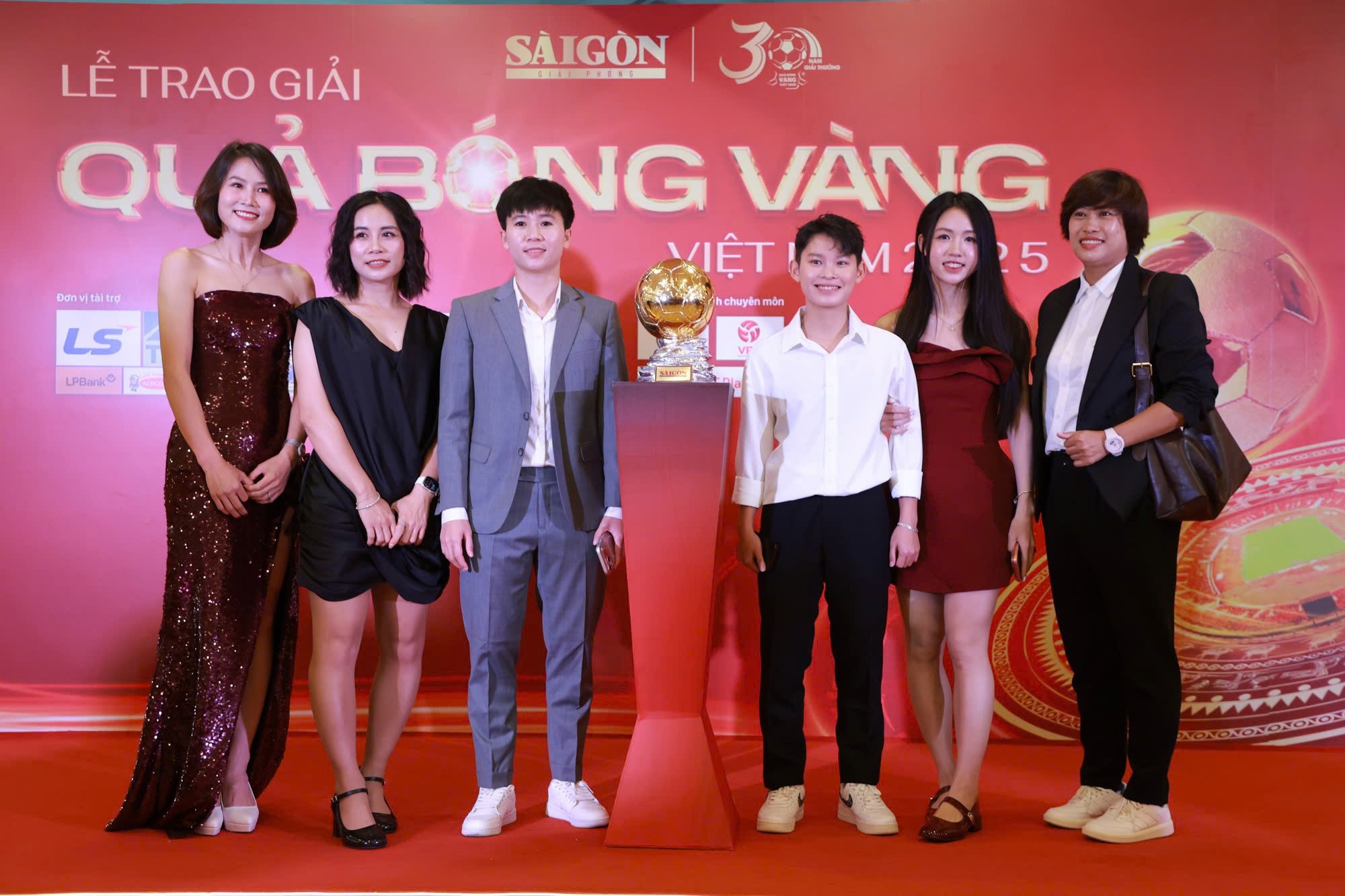 Lễ trao giải QBV Việt Nam 2025: Hoàng Đức đoạt Quả bóng Vàng nam - 14