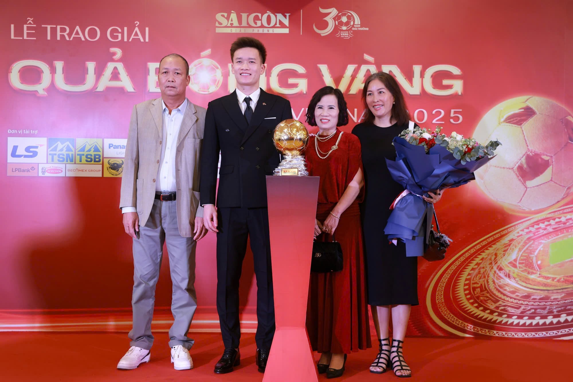 Lễ trao giải QBV Việt Nam 2025: Hoàng Đức đoạt Quả bóng Vàng nam - 12