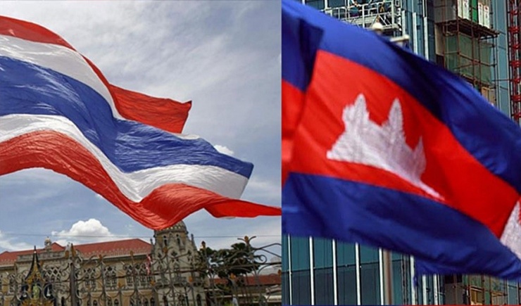 Quốc kỳ Thái Lan và Campuchia. Ảnh: Reuters.