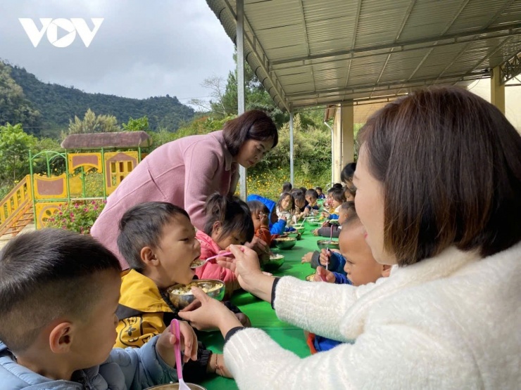 Nhiều giáo viên mầm non rời bỏ nghề không phải vì không yêu trẻ, mà bởi áp lực công việc quá lớn&nbsp;