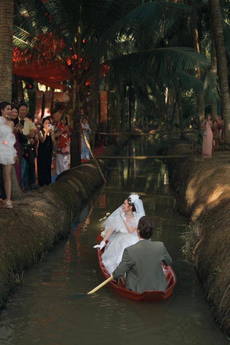 Đoàn Minh Tài chèo xuồng rước dâu - 1