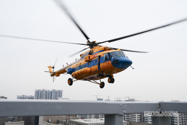 Mãn nhãn hình ảnh trực thăng diễn tập cứu nạn trên nóc nhà cao tầng - 3