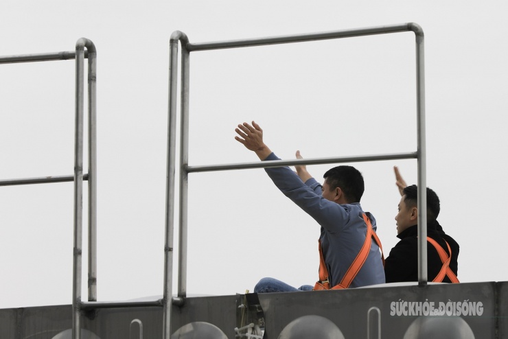 Mãn nhãn hình ảnh trực thăng diễn tập cứu nạn trên nóc nhà cao tầng - 5