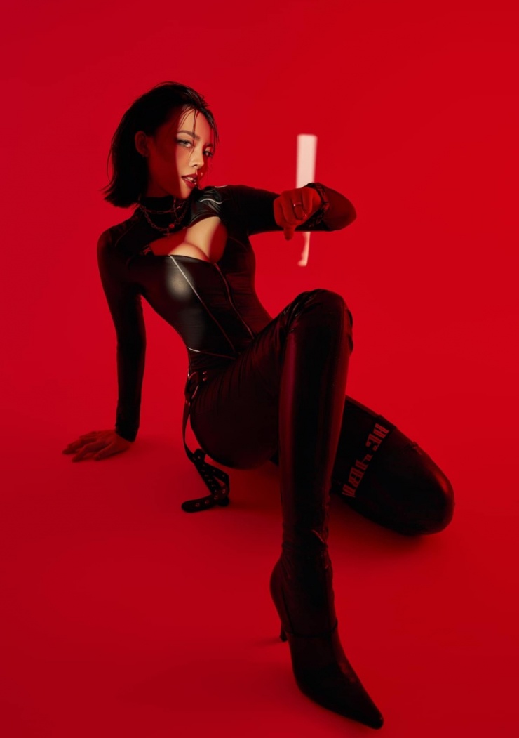 Có vóc dáng cân đối và săn chắc do luyện tập từ bé, Thanh Thảo có thể diện nhiều phong cách. Nhờ nhan sắc, cô được một số thương hiệu mời làm người mẫu. Người đẹp cho biết chụp hình thời trang giúp cô làm mới hình ảnh, thêm "gia vị" cho cuộc sống.