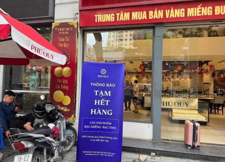 Cửa hàng thông báo hết bạc từ sớm 27/12.