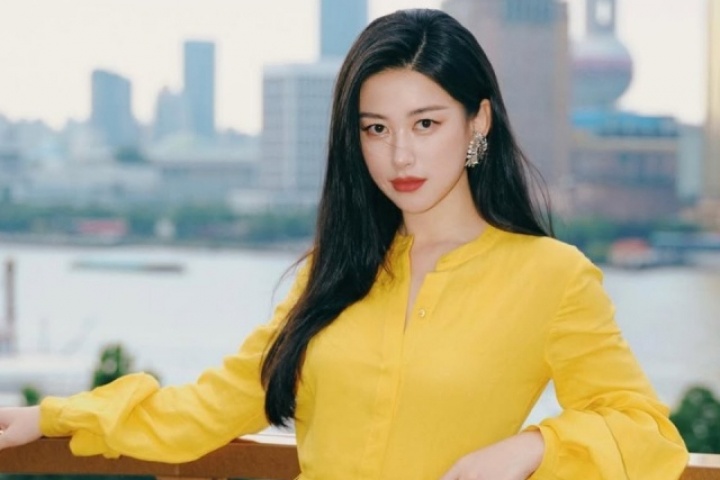 'Công chúa Bắc Kinh' Chu Châu giữ dáng thon gọn ở tuổi 41