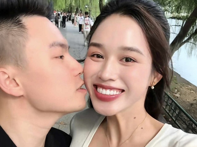 Đỗ Thị Hà 'xả' ảnh tình tứ với ông xã từ khi hẹn hò đến kết hôn